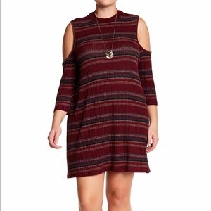 Want And Need NEW  Womens Cold-Shoulder Shift Dres